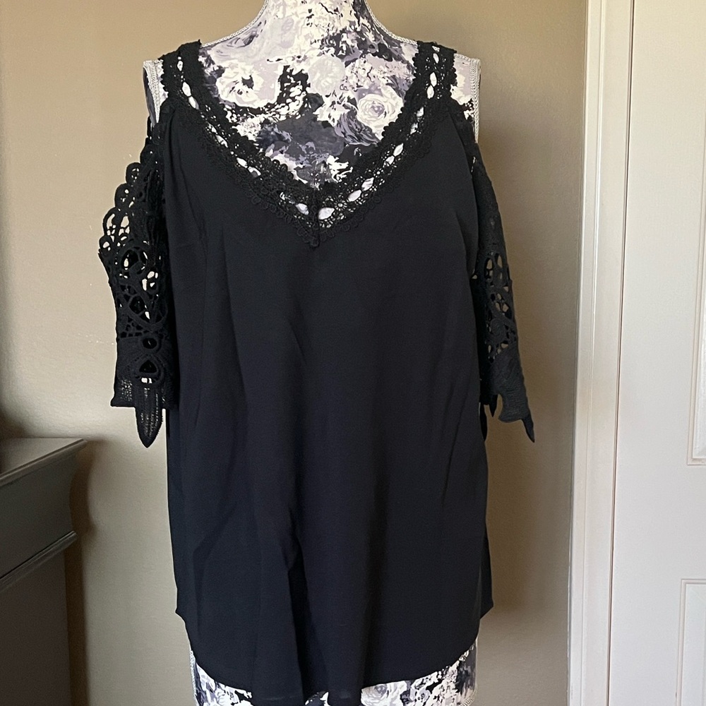 SHEIN Black Cold Shoulder Lace Trim Blouse